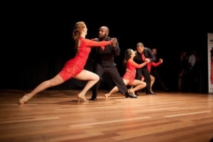 bachata-dancers