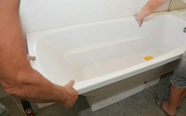 Cost to Install or Replace a Bathtub